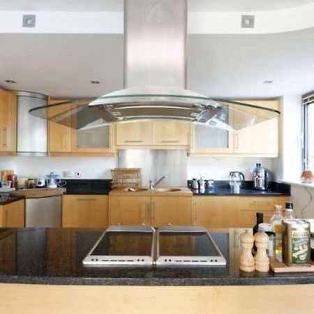 Peaceful Modern 2 Bedroom Flat With Water Views London Exteriör bild