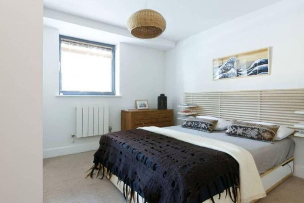 Peaceful Modern 2 Bedroom Flat With Water Views London Exteriör bild